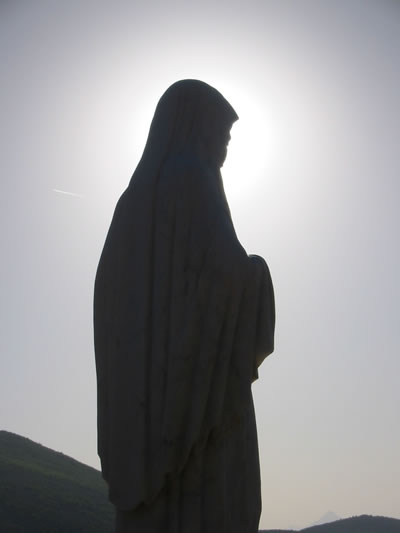 Statue de la Vierge Marie sur la colline des apparitions de Medjugorje